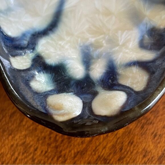 Edgecomb Potters Maine Shell Variegated Dish Blue Cream With Crystalline Glaze - Picture 4 of 12